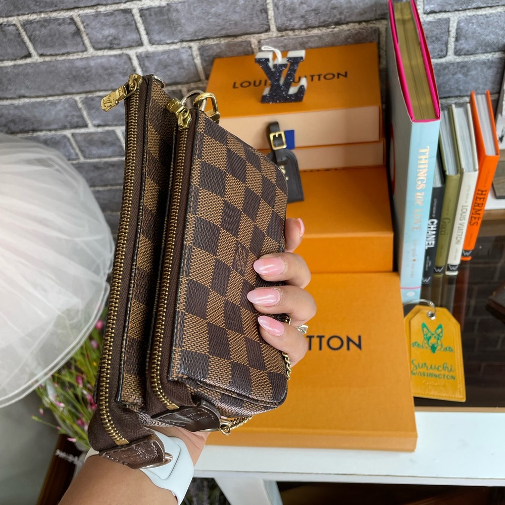 🔥SOLD🔥Authentic Louis Vuitton (Medium) Damier Ebene Pochette - Picture 7 of 12